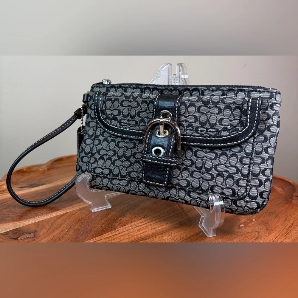 Vintage COACH Signature Soho Black and White Wristlet Clutch EUC